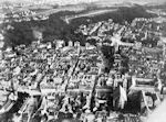 Widok z lotu ptaka czci miasta z kocioem ewangelickim na dole po prawej - zdjcie z lat 1942 - 1944